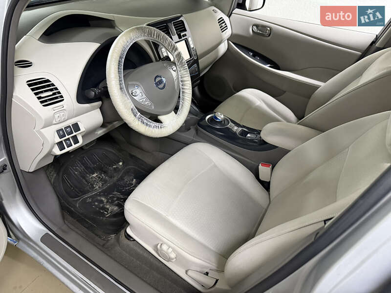 Хэтчбек Nissan Leaf 2012 в Умани