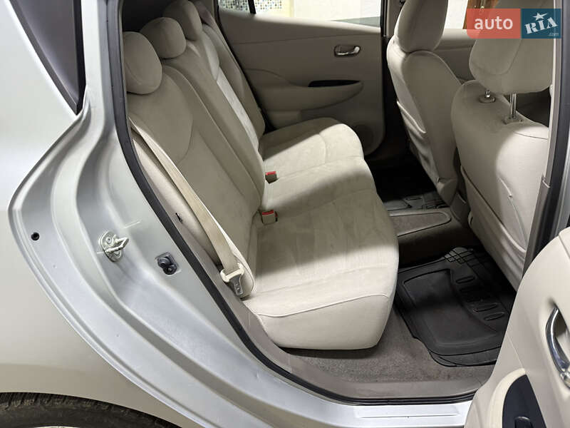 Хэтчбек Nissan Leaf 2012 в Умани