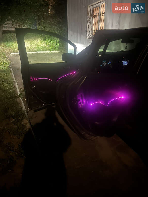 Хэтчбек Nissan Leaf 2014 в Каменском