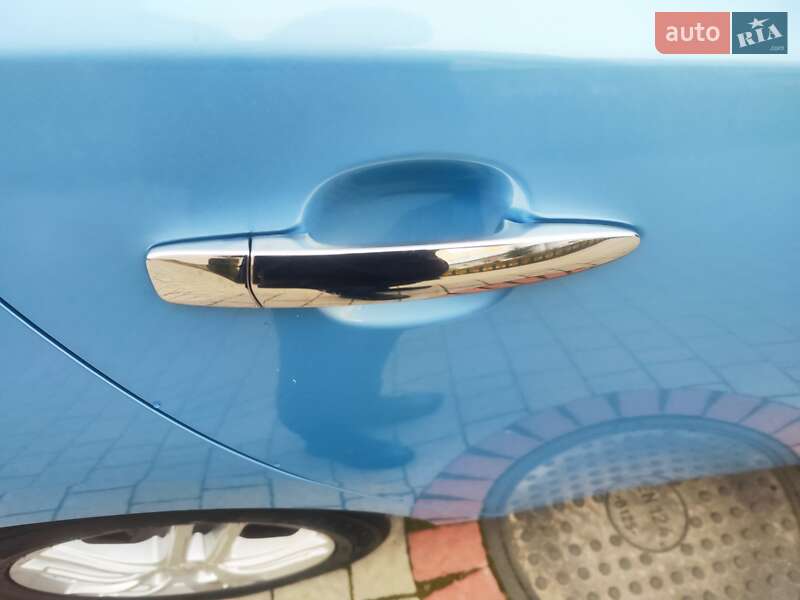 Хэтчбек Nissan Leaf 2016 в Львове