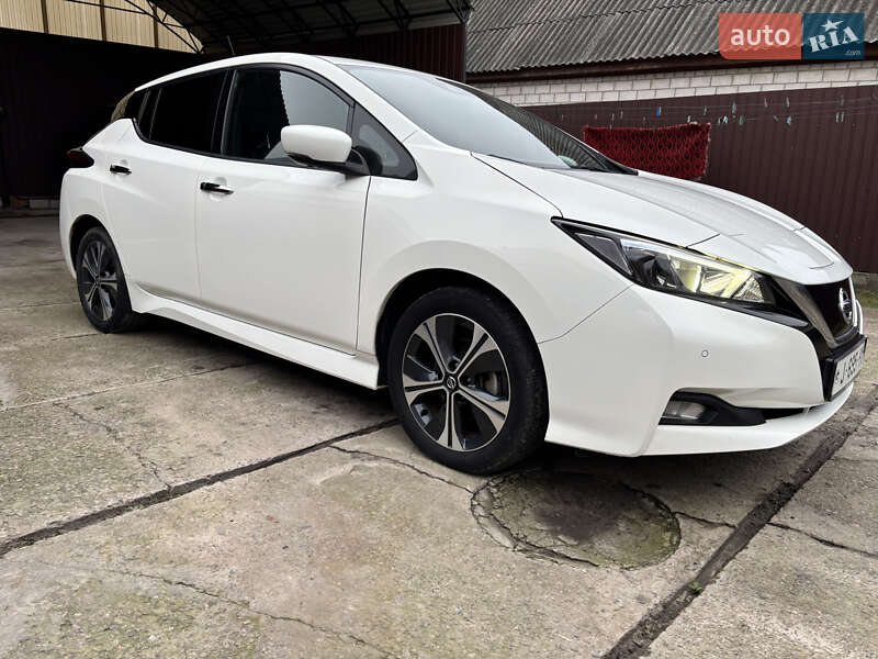 Хэтчбек Nissan Leaf 2020 в Черкассах