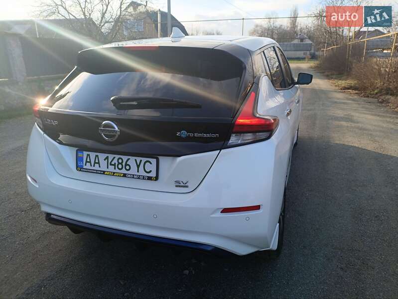 Хэтчбек Nissan Leaf 2022 в Малине