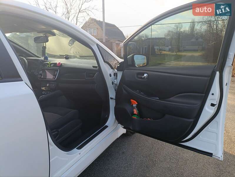 Хэтчбек Nissan Leaf 2022 в Малине