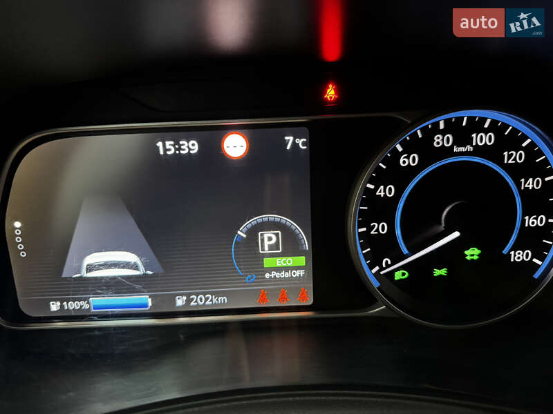 Хэтчбек Nissan Leaf 2018 в Киеве