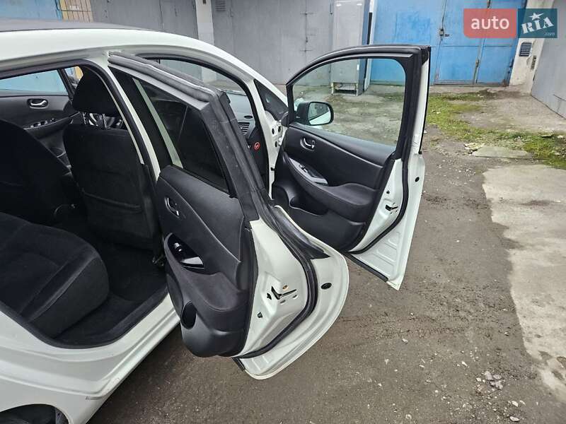 Хетчбек Nissan Leaf 2013 в Тернополі