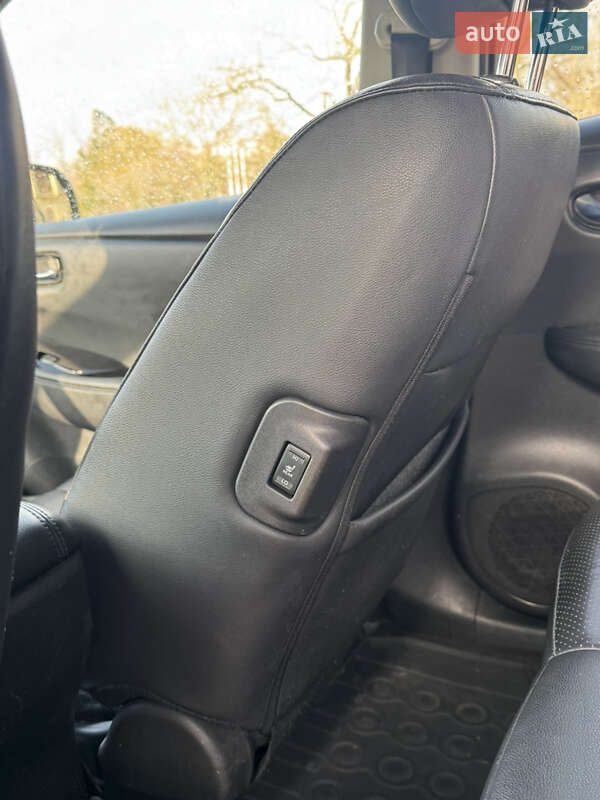 Хэтчбек Nissan Leaf 2017 в Николаеве