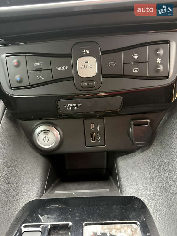 Хэтчбек Nissan Leaf 2020 в Переяславе