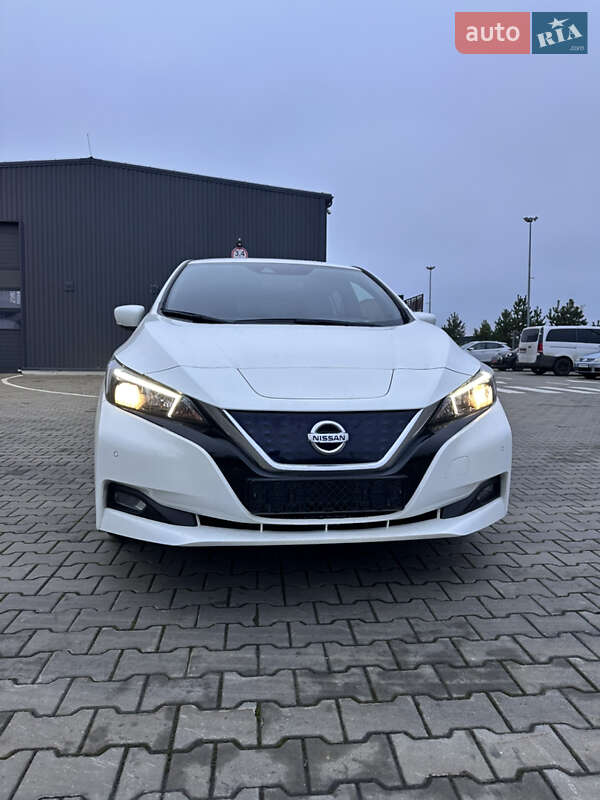 Хэтчбек Nissan Leaf 2020 в Староконстантинове
