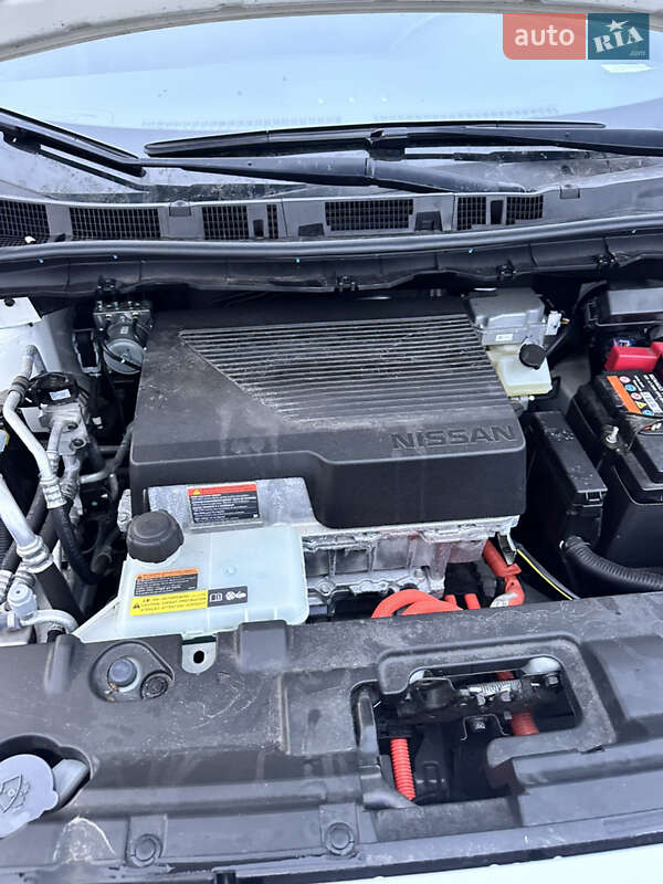 Хэтчбек Nissan Leaf 2020 в Староконстантинове