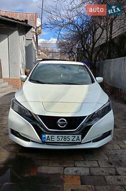 Хетчбек Nissan Leaf 2017 в Дніпрі