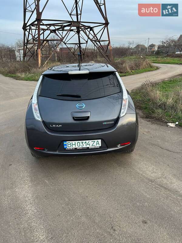 Хэтчбек Nissan Leaf 2013 в Одессе