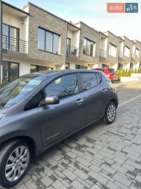 Хэтчбек Nissan Leaf 2015 в Черновцах