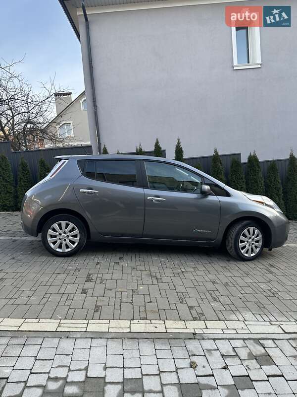Хэтчбек Nissan Leaf 2015 в Черновцах