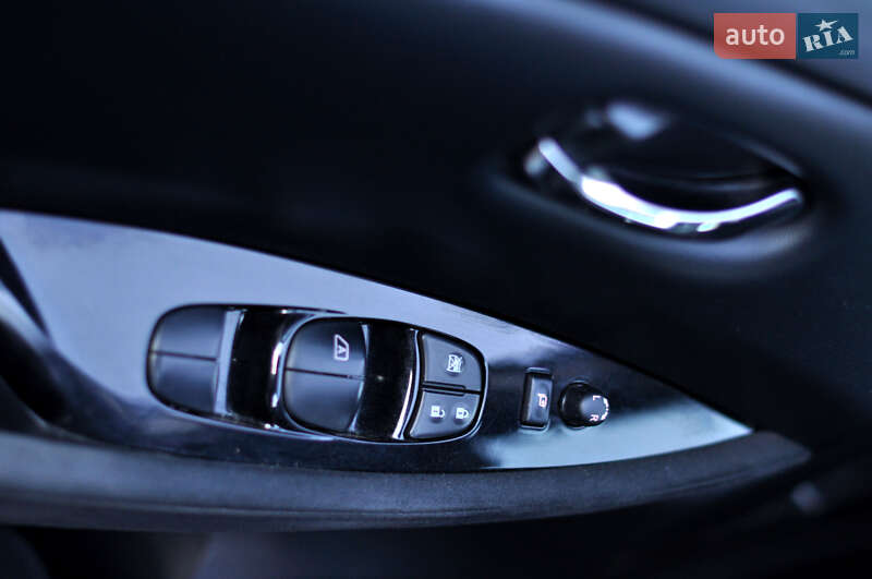 Хетчбек Nissan Leaf 2014 в Рівному