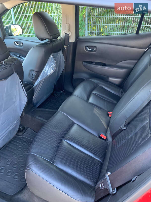 Хэтчбек Nissan Leaf 2014 в Черновцах