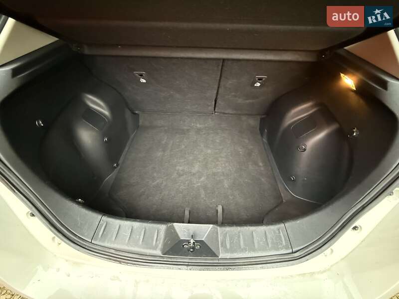 Хетчбек Nissan Leaf 2020 в Долині