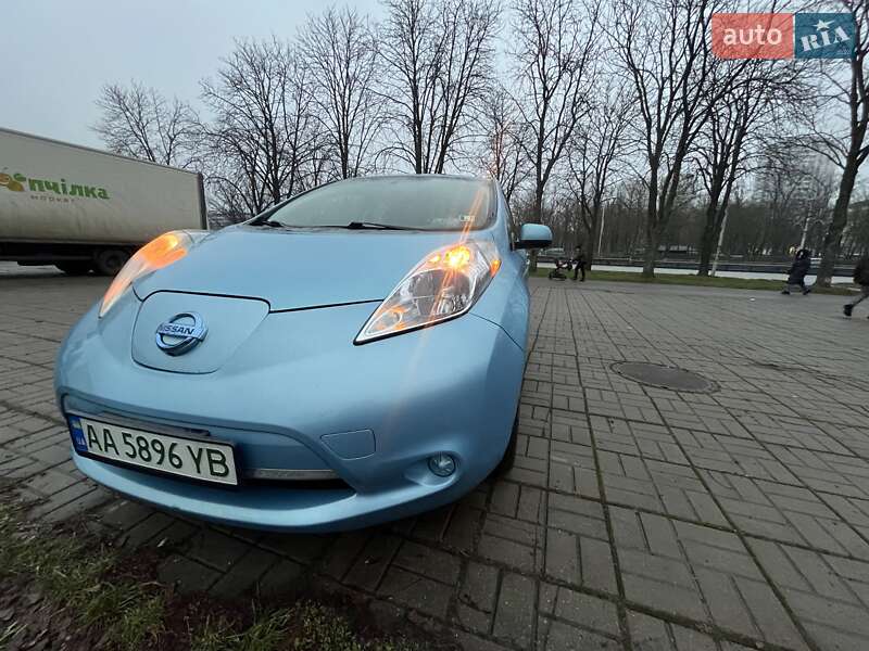 Хэтчбек Nissan Leaf 2014 в Киеве