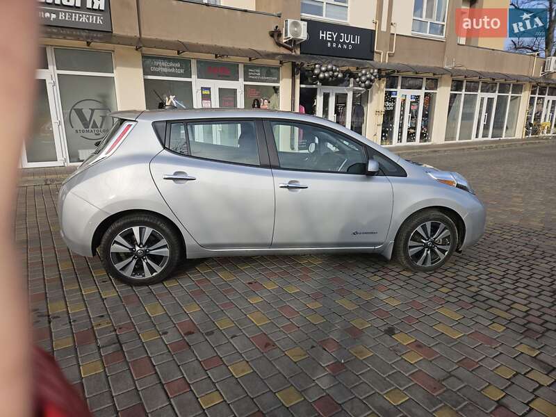 Хэтчбек Nissan Leaf 2016 в Кременчуге
