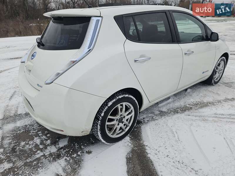 Хэтчбек Nissan Leaf 2014 в Ирпене
