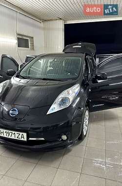 Хэтчбек Nissan Leaf 2015 в Запорожье