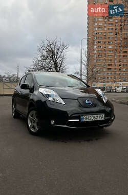 Хэтчбек Nissan Leaf 2012 в Одессе