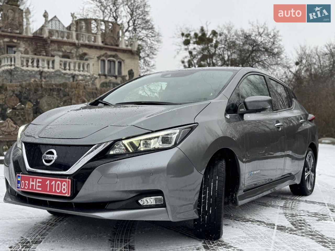 Пропонується до продажу Nissan Leaf, авто пригнане з Норвегії , приїхало своїм ходом . Оригінальний пробіг.Максимальна комплектація , додатково комплект дисків з резиною . Не потребує ніяких вкладень .Ідеальний стан авто,вартий уваги .Авто вже зареєстровано.
Повна LED-оптика (фари, денні ходові вогні)
✔️ Камери кругового огляду 360° + парктроніки
✔️ Шкіряний салон (інколи з алькантарою)
✔️ Підігрів передніх і задніх сидінь + підігрів керма
✔️ BOSE преміум аудіосистема
✔️ Адаптивний круїз-контроль та асистенти безпеки (контроль сліпих зон, утримання в смузі)
✔️ Навігація, Apple CarPlay / Android Auto
✔️ Безключовий доступ і електроскладаючі дзеркала
✔️ Датчики світла та дощу, тоновані задні скла
✔️ E-Pedal (керування однією педаллю)
✔️ Клімат-контроль, USB/Bluetooth та інші зручності 