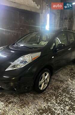 Хэтчбек Nissan Leaf 2011 в Калуше