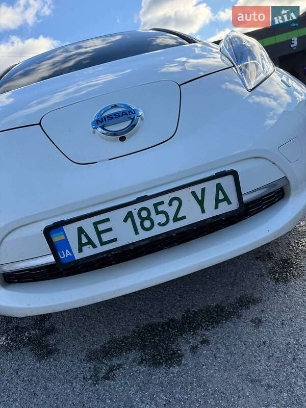 Хэтчбек Nissan Leaf 2014 в Днепре