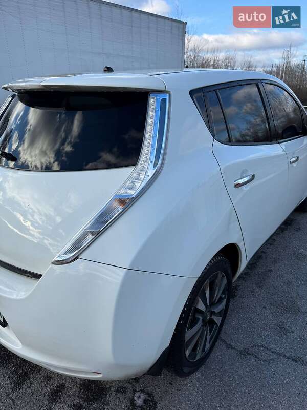 Хэтчбек Nissan Leaf 2014 в Днепре