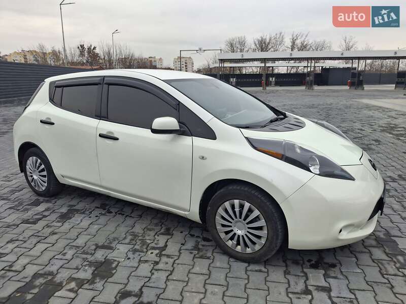 Хэтчбек Nissan Leaf 2013 в Каменец-Подольском