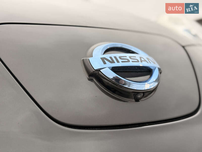 Хетчбек Nissan Leaf 2014 в Дубровиці