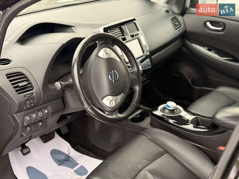 Хетчбек Nissan Leaf 2014 в Дубровиці