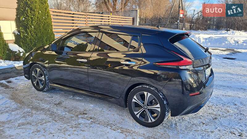 Хетчбек Nissan Leaf 2018 в Дніпрі