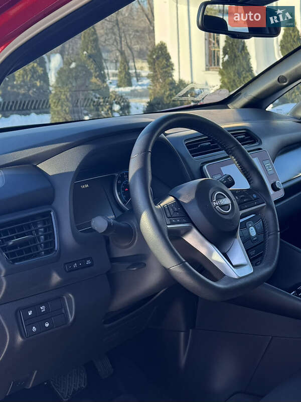 Хетчбек Nissan Leaf 2024 в Дніпрі