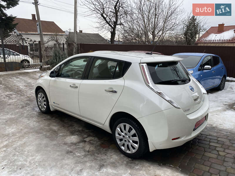 Хетчбек Nissan Leaf 2015 в Чернівцях