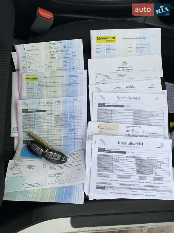 Хетчбек Nissan Leaf 2015 в Чернівцях