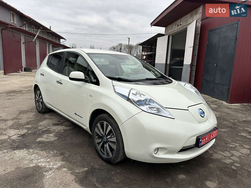 Хэтчбек Nissan Leaf 2012 в Сокале