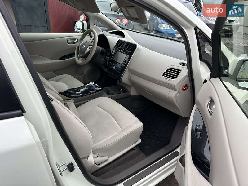 Хэтчбек Nissan Leaf 2012 в Сокале