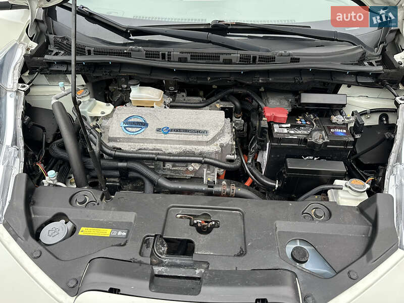 Хэтчбек Nissan Leaf 2012 в Сокале