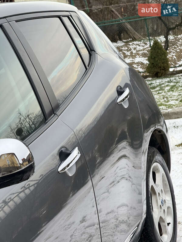 Хэтчбек Nissan Leaf 2013 в Дрогобыче