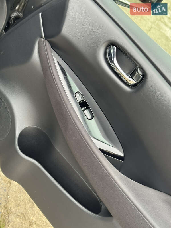 Хэтчбек Nissan Leaf 2013 в Дрогобыче