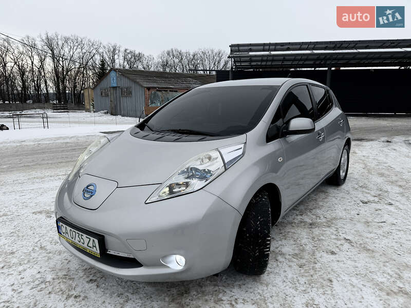 Хэтчбек Nissan Leaf 2011 в Умани