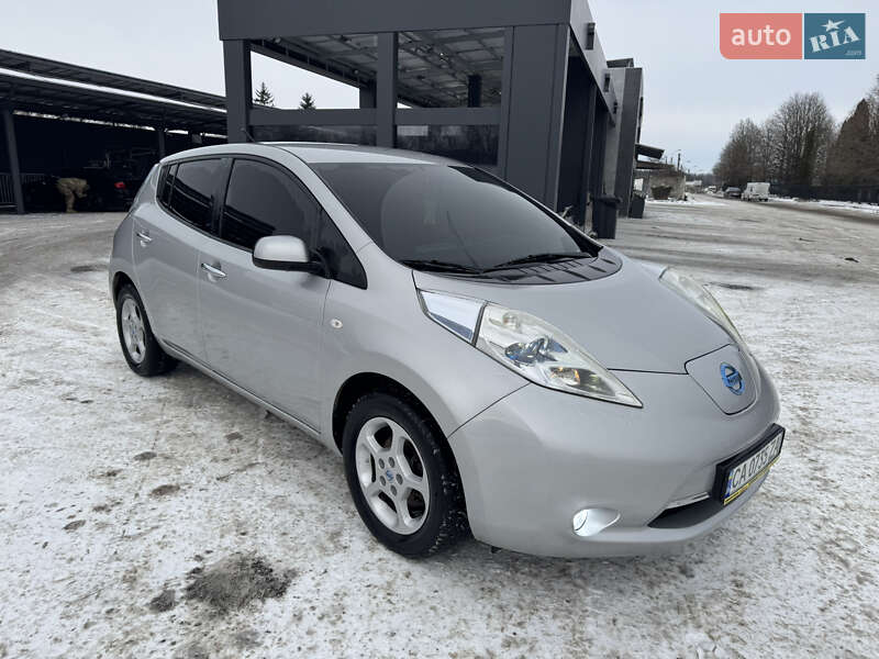 Хэтчбек Nissan Leaf 2011 в Умани