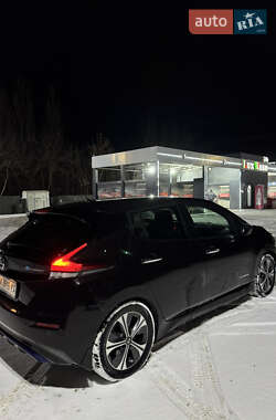 Хетчбек Nissan Leaf 2018 в Кам'янець-Подільському