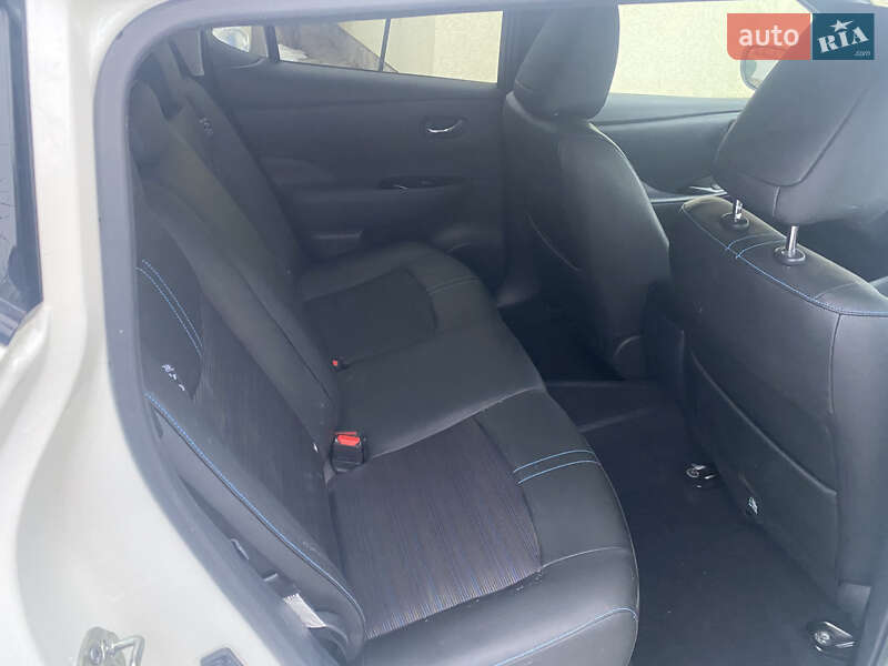 Хетчбек Nissan Leaf 2018 в Чернівцях