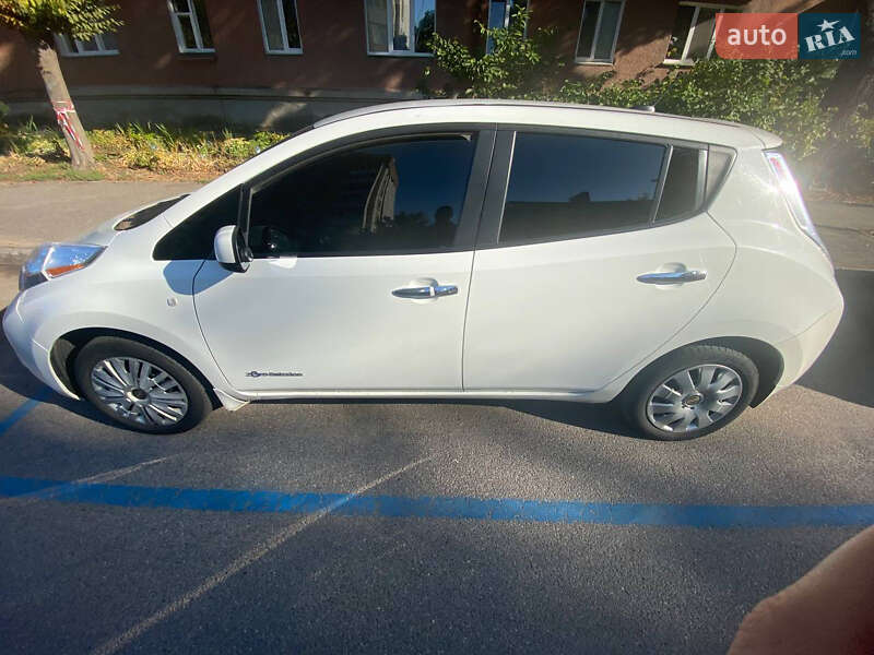 Хэтчбек Nissan Leaf 2014 в Виннице