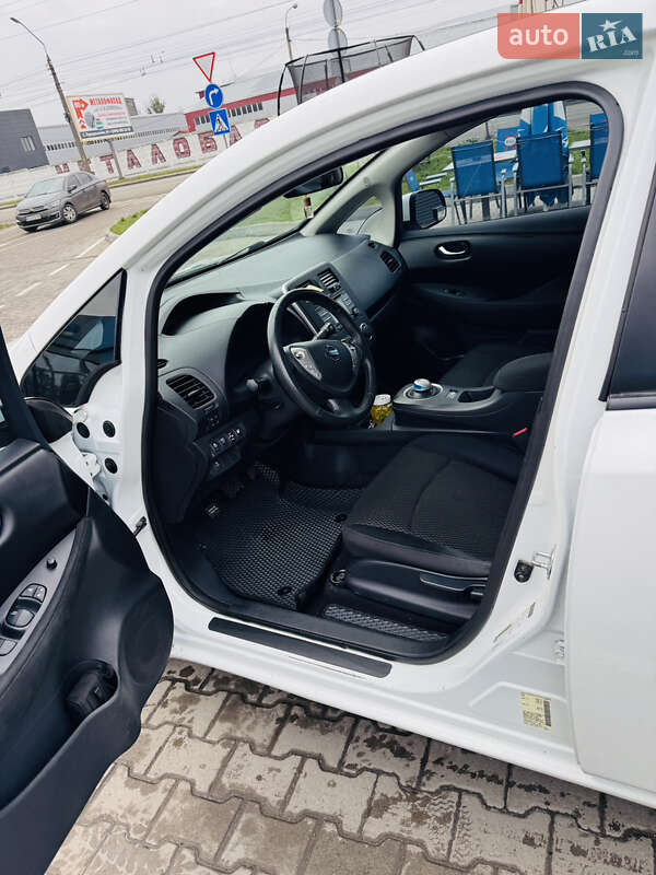 Хэтчбек Nissan Leaf 2015 в Житомире