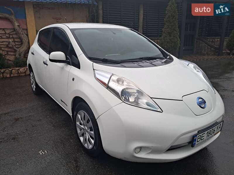 Хэтчбек Nissan Leaf 2013 в Николаеве