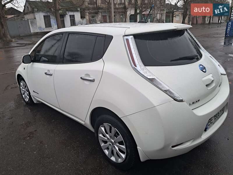 Хэтчбек Nissan Leaf 2013 в Николаеве