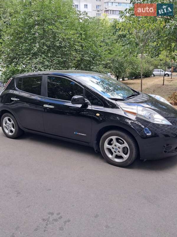 Хетчбек Nissan Leaf 2013 в Дніпрі